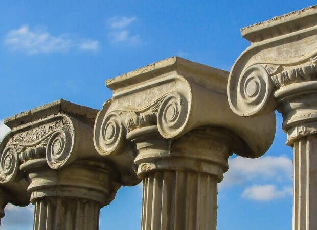 The Evolution And Stunning Variations Of Decorative Columns 3